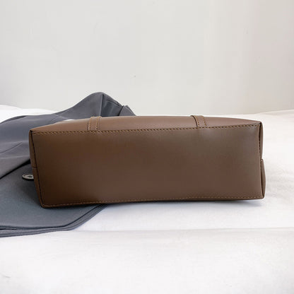 Versatile Commuter Shoulder Bag With A Premium Sophisticated Tote Design